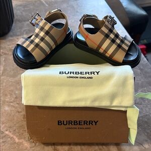 Burberry Kids Plaid Sandals - Black and Tan